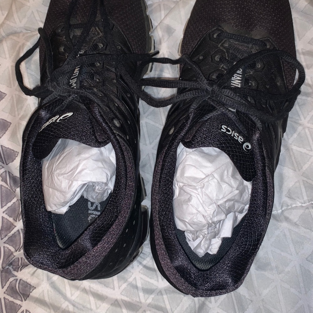 ASICS - Picture 10 of 12